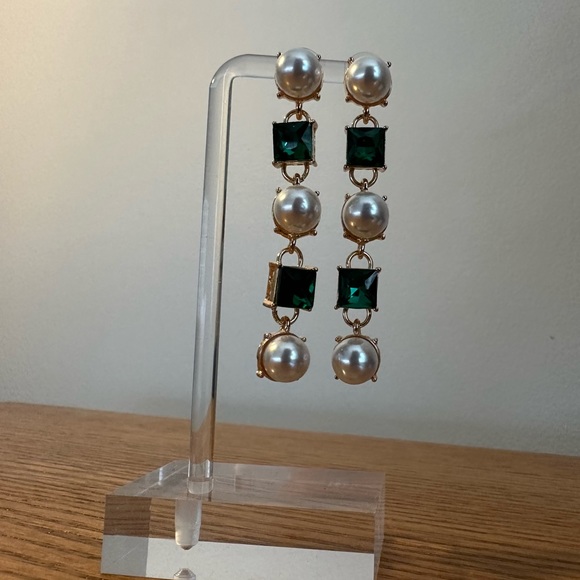 Pearl and emerald chandelier earrings - Picture 2 of 3